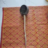 ราคา กระบวยตักน้ำดื่มทำจากกะลามะพร้าวด้ามไม้ลายอย่างดี (10157419533)