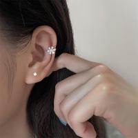 ราคา • เอียคัพ ดอกเดซี่เพชร น่ารักมาก เงินแท้s925 •E97 (25000807522)