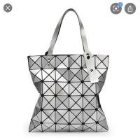 ราคา Used 80% : Baobao 6*6 silver ของแท้ 1000% ออก ชอป siam discovery (4042171771)