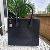 ราคา กระเป๋าสะพายMICHAEL Kors กระเป๋าสะพายMK รุ่น Women's Mercer Mini Tote เอ็มเคเมอร์เซอร์ มือสองของแท้สีดำใบเล็กหนังแท้ (11416161420)