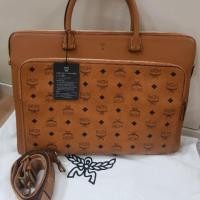 ราคา กระเป๋าMCM แท้ มือ1 อปก.ครบ ขนาด 14×11.5 นิ้ว มีสายครอสบอดี้ (2285029841)