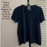ราคา ส่งต่อ‼️เสื้อยืดคอกลม T o mm y Jeans แท้ % ปักมินิโลโก้ เรียบ สวย (มือ2 สภาพดี มีตำหนิรูมดปลายเสื้อ1รู)~ออกShop3,990 (42704353936)