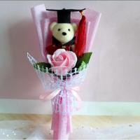 ราคา ช่อตุ๊กตาหมีปัจฉิม ช่อดอกกุหลาบ บัณฑิตน้อย วันรับปริญญา ช่อดอกไม้ปัจฉิมนิเทศ (19241810606)