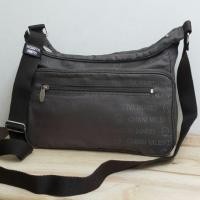 ราคา กระเป๋าสะพาย แบรนด์ Gianni Valentino Italy สินค้ามือสองญี่ปุ่น (270906008)