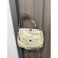 ราคา ส่งต่อ Coach Chelsea Turn-Lock Jacquard and Leather Purse Ivory and Beige D06J-10141 (46554551841)