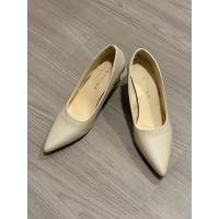 ราคา รองเท้าส้นสูง หัวแหลม สีครีม เบอร์39 (29084876713)