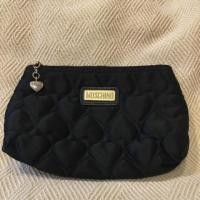 ราคา กระเป๋าใส่เหรียญ Moschino มือสอง (7519336032)