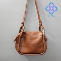 ราคา กระเป๋าสะพายข้าง สีน้ำตาล ปรับสายไม่ได้ (สินค้ามือสอง สภาพ 98%) *ไม่เคยใช้เลย (22165081678)