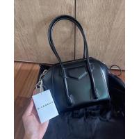 ราคา Givenchy antigona mini lock bag รุ่นใหม่ ขายเทค่ะ (21009136932)