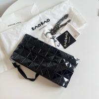 ราคา ยังไม่ได้รวมชาร์จ รบกวนสอบถามก่อนสั่งซื้อ‼️Very good condition‼️Bao Bao clutch with chain 12“ ปี2018 ออก shop ไทย (41361636300)