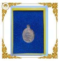 ราคา เหรียญเม็ดแตง หลวงปู่ทวด รุ่น 101 ปี อาจารย์ทิม วัดช้างให้ ปี 2556 เนื้อทองดอกบวบ (พร้อมกล่องเดิม) (A01-20) (47755297317)