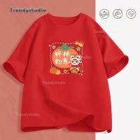 ราคา COD (กรุงเทพจัดส่งสินค้า) เสื้อยืดแขนสั้นคอกลมพิมพ์ลายปีใหม่ 2026 สำหรับผู้ชาย ทรงหลวม ระบายอากาศได้ดีและเย็นสบาย (44703552936)