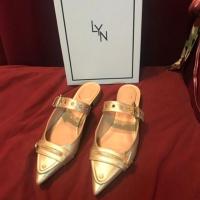 ราคา รองเท้า #lyn แท้ 100% มือสองสภาพนางฟ้า size 37 (2079429713)