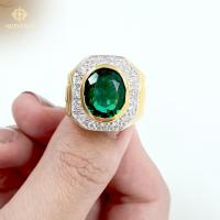 ราคา ส่งฟรี แหวนมรกตเพชรล้อมข้างสามเหลี่ยม เครื่องประดับไทย พูนทรัพย์ มีใบรับประกัน แหวนผู้ชาย RD115R700 (25076513736)