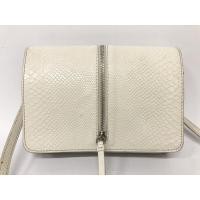 ราคา กระเป๋ามือสอง ของแท้ BREAL หนังแท้ปั้มลายงู สีครีม ขนาด 9 นิ้ว พร้อมส่ง (19027899536)