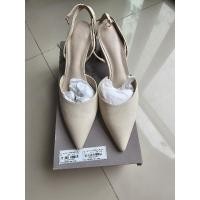ราคา รองเท้า Charles&Keith size 37 สี Chalk white (25330941946)