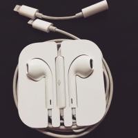 ราคา หูฟัง iphone7+ & สายjack ของแท้สภาพใหม่ขายเพราะไม่ได้ใช้เปลี่ยนมาใช้Samsung (720064708)