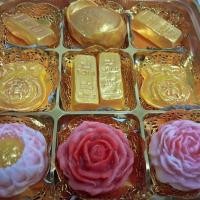 ราคา ขนมอาลัว เซต "ทองมงคลรวมดอกไม้" ผสมผสานความสวยงามและรสชาติหวานละมุน หอมกระทิอบควันเทียน (49906875860)