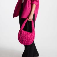 ราคา (ส่งต่อ)COS Quilted Mini Bag สีชมพู ของแท้ (22865777272)