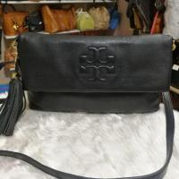 ราคา กระเป๋าtoryburch ของแท้​ หนังนิ่ม​มือ2 สภาพดี​ อะไหล่ทอง9K อะไกล่ยังสวย​ ฐาน13นิ้ว​ สูง​8.5นิ้ว​ มีตำหนิแป๊กหลุดตามภาพ (6815425257)