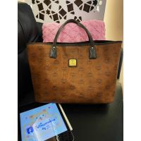 ราคา MCM Shopping Bag สี ช็อคโกแลต ของแท้ 100% มือสอง สภาพดี จุของได้เยอะ ไม่มีอุปกรณ์ (18579475813)