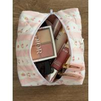 ราคา Very berry pouch (กระเป๋าเครื่องสำอางค์เบอรี่สีชมพู) (46504097803)