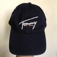 ราคา หมวกแก๊ป TOMMY JEANS สีกรมเข้ม สภาพดี ของแท้ 100% ✨✨ (15888172896)