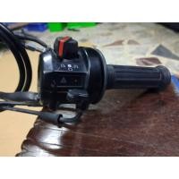 ราคา ชุดสวิทช์แฮนด์ฝั่งขวา พร้อมสายคันเร่ง Yamaha SR400 ตัวหัวฉีด สินค้าเป็นของมือสองของแท้ (28870164904)