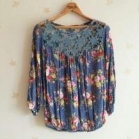 ราคา เสื้อเปิดไหล่ลายดอก อกแต่งลูกไม้ (50161248)