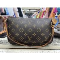 ราคา 790ไม่ขายสินค้าตัวจริงพร้อมส่งกระเป๋ามือสองงานตู้ญี่ปุ่นเกาหลีสายคาวไฮด์เป็นหนังแท้งานลุ้นแท้ไม่การันตีแบรนด์แท้ (10411184688)