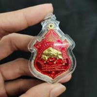 ราคา เ(BANG หรียญวัวธนูทองคะนองฤทธิ์ หลวงปู่กาหลงเขี้ยวแก้ว เนื้อกะไหล่เงินลงยาสีแดง เลี่ยมกรอบอย่างดี (24611777263)