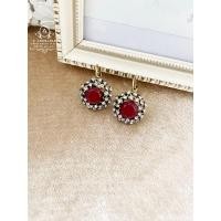 ราคา <<สินค้าถ่ายจากงานจริง>> ต่างหูประดับพลอยสีแดง และล้อมรอบด้วยเพชร (18351858692)