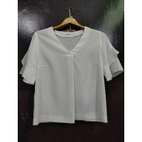 ราคา เสื้อมือสอง งานญี่ปุ่นเป็นเสื้อคอวี แขนกระดิ่งมีระบาย ผ้าชีฟอง สภาพใหม่ สีขาว พร้อมส่งค่ะ (14612112687)