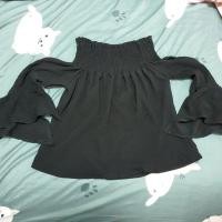 ราคา เสื้อสีดำคอปาดผ้าย่นแขนกระดิ่ง (19205057054)