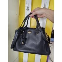 ราคา ส่งต่อ Coach กระเป๋าสะพาย/ถือ สีดำ หนังแท้ ของแท้ 100% พร้อมส่ง (44213819715)