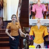 ราคา พร้อมส่ง อก 32 36เสื้อไหมลาว ไหมหม่อนลาวแท้ นำเข้าจากลาว แต่งกุหลาบที่อก แขนแต่งโบว์ งานจริงสวยมาก (4265348477)