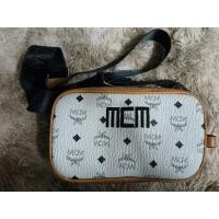 ราคา กระเป๋าสะพายตัว M สีขาว มือสอง ขนาด9นิ้ว*3นิ้ว*5นิ้ว (24383764916)