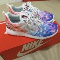 ราคา แท้WMNS NIKE ROSHE ONE CHERRY BLS (105825003)
