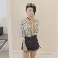 ราคา เสื้อเชิ้ต ลายทาง คอวีหน้าหลัง ติดกระดุมหน้า (1483569246)