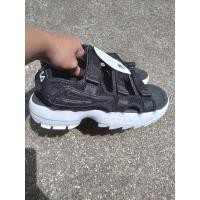 ราคา รองเท้าแตะรัดส้นมือสอง Fila Disruptor S.D. แท้ (10928154509)