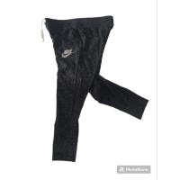 ราคา กางเกงกีฬา4ส่วนแบรนด์ NIKE Women's Size M มือ2 (24111856635)