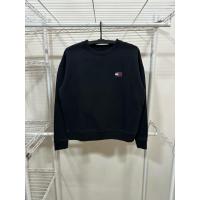 ราคา เสื้อสเวตเตอร์ TOMMY JEANS สีดำ โลโก้ปัก แท้ มือสอง (49502975200)