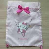ราคา กระเป๋าหูรูด 2 ฝั่งสะพายหลัง ทรงกระเป๋าเป้สะพายหลัง Hello Kitty Sanrio ของแท้100% ใบใหญ่ 46*37 ซม. H&M สภาพดี (56106964152)