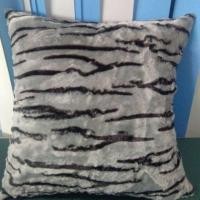 ราคา หมอนอิงลายเสือ ขนกำมะหยี่ ขนาด18"×18" (793117256)