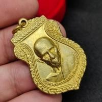 ราคา เหรียญพระครูสุนทรธรรมนิวิฐ หลวงพ่อรวย วัดตะโก เนื้อกะไหล่ทอง ทรงเสมาคว่ำ เป็นเหรียญนี้ทำได้เหมือนรูปหลวงพ่อมาก พุทธคุณเต (16257202488)