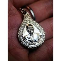 ราคา เหรียญหยดน้ำ หลวงปู่ทวด อาจารย์ทิม วัดช้างให้ ปี 55 ครบรอบ 100 ปี อาจารย์ทิม วัดช้างให้ เนื้อกะไหล่ชุบนิเกิล ตอกเลข 55 (42303122359)