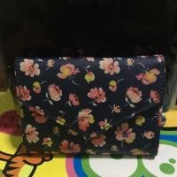 ราคา กระเป๋าสตางค์ลายดอกสีน้ำเงิน cath kidston แม้ (782046547)