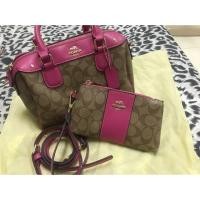 ราคา กระเป๋าcoach ทรงหมอน เกรดพรีเมี่ยม ปั้มทุกจุด ได้ทั้ง2 ใบ ซื้อมาใช้ไปครั้งเดียว หนังนิ่มสวยมาก แทบไม่มีรอยการใช้งาน (1030140868)