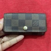 ราคา Louis Vuitton 4-key holder มือสอง แท้ %ค่ะ (2754844304)