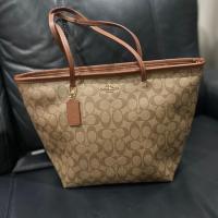 ราคา Coach Zip Tote กระเป๋าสะพายไหล่แบบมีซิป ขนาด 16 นิ้ว ของแท้ % จาก outlet USA (6639887487)